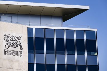Nestlé streicht weltweit 16.000 Stellen – Aktienkurs steigt