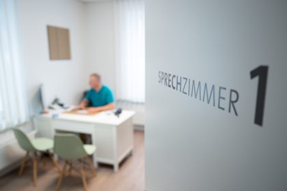 Angst vor Jobverlust: Krankenstand bei Großunternehmen sinkt