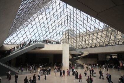 Louvre-Raub: Einbrecher scheiterten zunächst an Vitrine