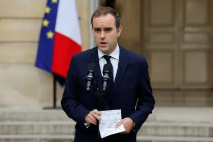 Französische Regierung mit einigen neuen Gesichtern ernannt