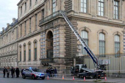 4-Minuten-Raubüberfall auf den Louvre: Täter erbeuten Schmuck von „unschätzbarem Wert“