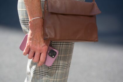 Smartphones aus der Hand gerissen: Polizei gelingt Schlag gegen Bande