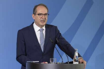 Dobrindt: Cyber-Abwehrschläge im Ausland ermöglichen – Schüler auf Kriegsgefahren vorbereiten