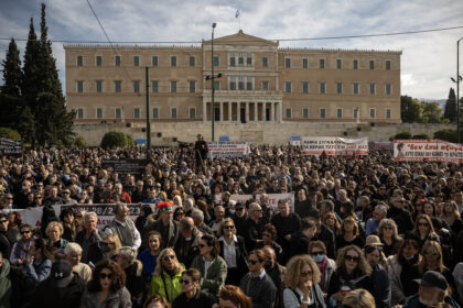 Landesweiter Streik gegen Pläne zu 13-Stunden-Arbeitstag in Griechenland