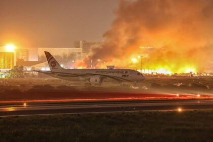 Großbrand zerstört Frachtkomplex des wichtigsten Flughafens von Bangladesch