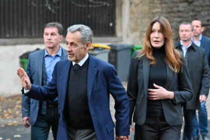 Ehemaliger französischer Präsident Sarkozy tritt seine Haftstrafe in Paris an