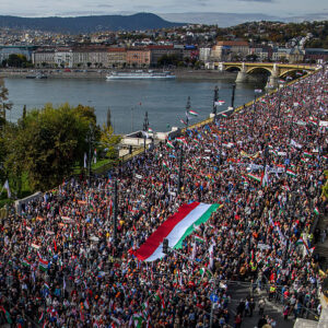 Wahlkampfauftakt: Hunderttausende auf den Straßen von Budapest