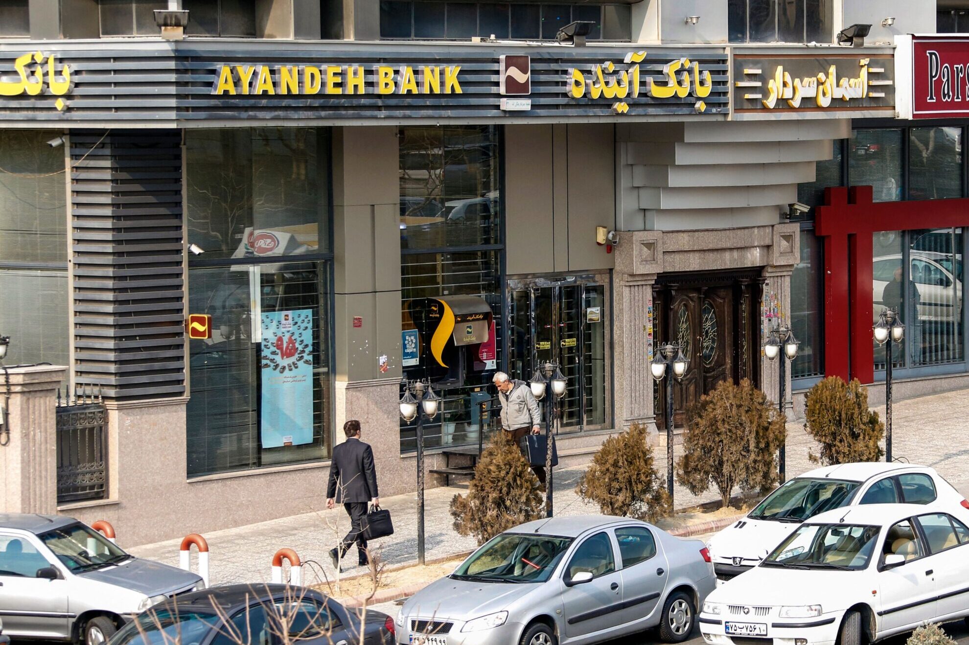 Iranische-Privatbank-mit-270-Filialen-geht-pleite-Verm-genswerte-verstaatlicht