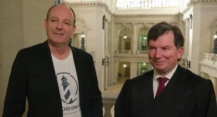 Freuen sich auf die weiteren Verhandlungen vor dem Bayerischen Verwaltungsgerichtshof: Jimmy Gerum von der Bürgerinitiative Leuchtturm <span class=