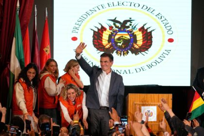 Ende der linken Ära in Bolivien: Konservativer gewinnt Präsidentschaftswahl