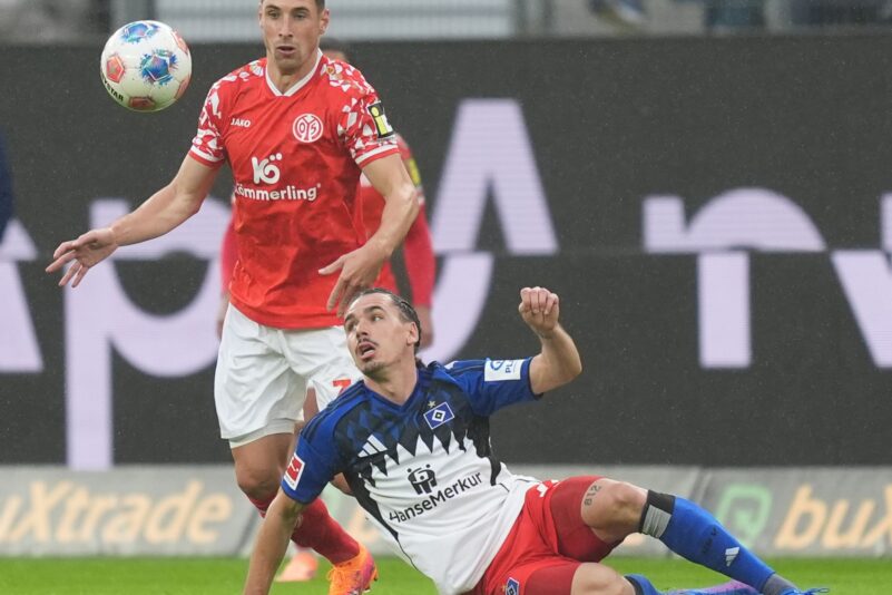 Spieler des Spiels: HSV-Doppeltorschütze Rayan Philippe (r)
