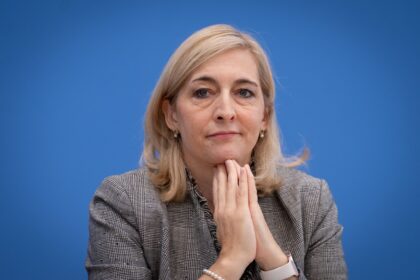 Warken plant, 2 Milliarden Euro Lücke in der Krankenkasse zu schließen