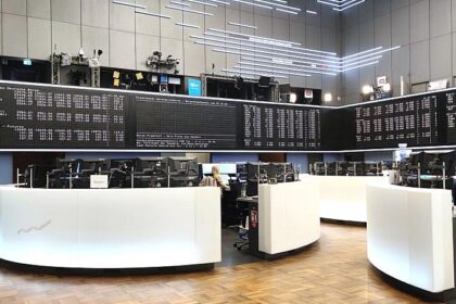 Dax startet im Plus – Zollstreit flammt wieder auf