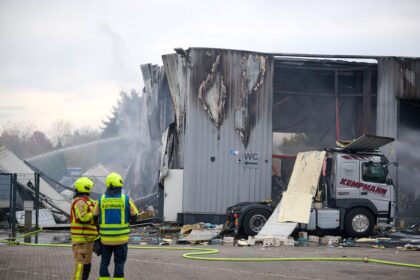 Explosion in Lkw-Werkstatt – vier Verletzte