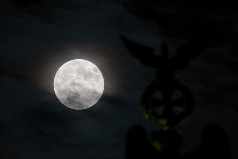 Der Mond kommt der Erde näher. (Archivbild)