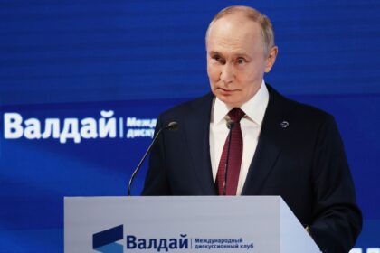 Putin: „Ganze NATO ist mit Russland im Krieg“