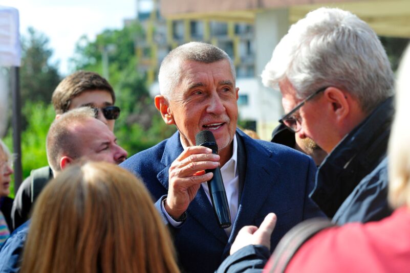 Der tschechische Milliardär und Gründer der Partei ANO, Andrej Babis, bei einem Wahlkampfauftritt im Prager Stadtteil Modrany. (Archivbild)