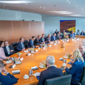 Mehr Lohn, mehr Rechte: Bundesregierung fasst weitreichende Beschlüsse zu Arbeit und Familie