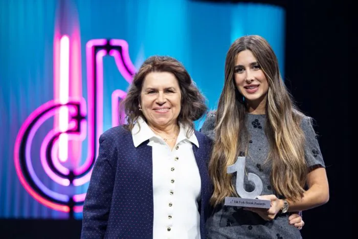 Autorin Mercedes Ron (rechts) ist die «Bestseller-Autorin des Jahres».