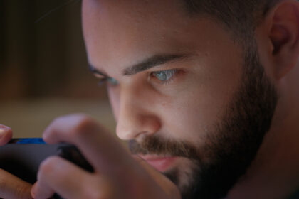 Die Verlockung des Bildschirms: Wie Pornografiekonsum das Gehirn belastet