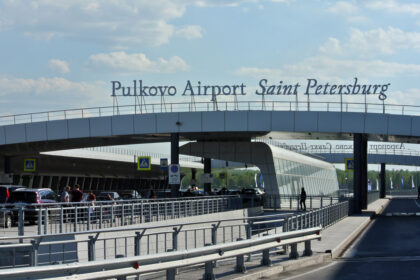Notlandung in St. Petersburg: Passagierflugzeug kehrte um – keine Verletzten