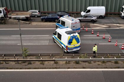 Großeinsatz mit Spürhunden in Berlin: Polizei sperrt Stadtautobahnen