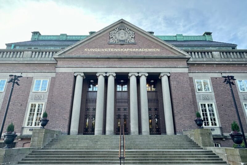 Die Königlich-Schwedische Akademie der Wissenschaften auf dem Gelände der Universität von Stockholm gibt traditionell die Nobelpreisträger in den Kategorien Physik und Chemie bekannt.