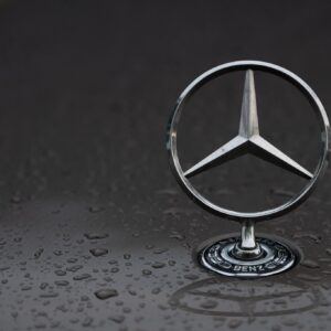 Mercedes-Benz meldet Gewinneinbruch von 50 Prozent – auch Zuliefererkrise verschärft sich