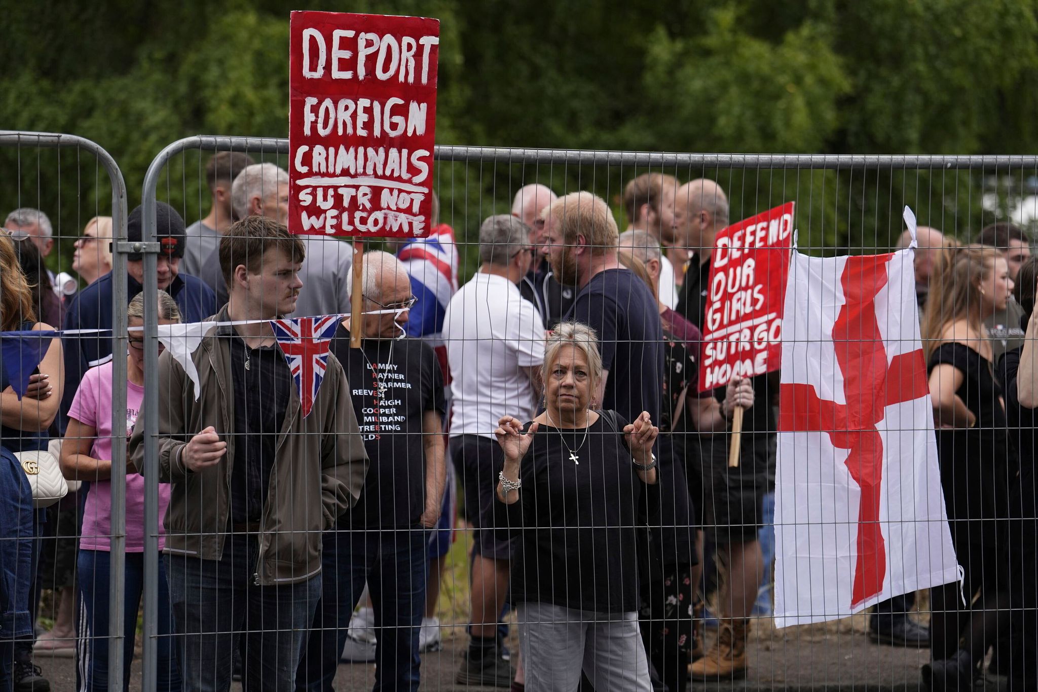 Sexualstraft-ter-aus-Versehen-freigelassen-aus-britischer-Haft