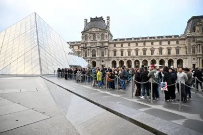 Louvre-Diebstahl: Kritik an Sicherheitslücken wächst