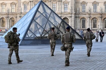 Louvre-Diebstahl: Ermittlungsverfahren gegen 38-jährige Verdächtige