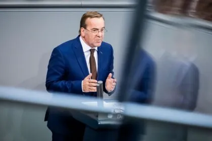 Kompromisstöne bei erster Wehrdienst-Beratung im Bundestag