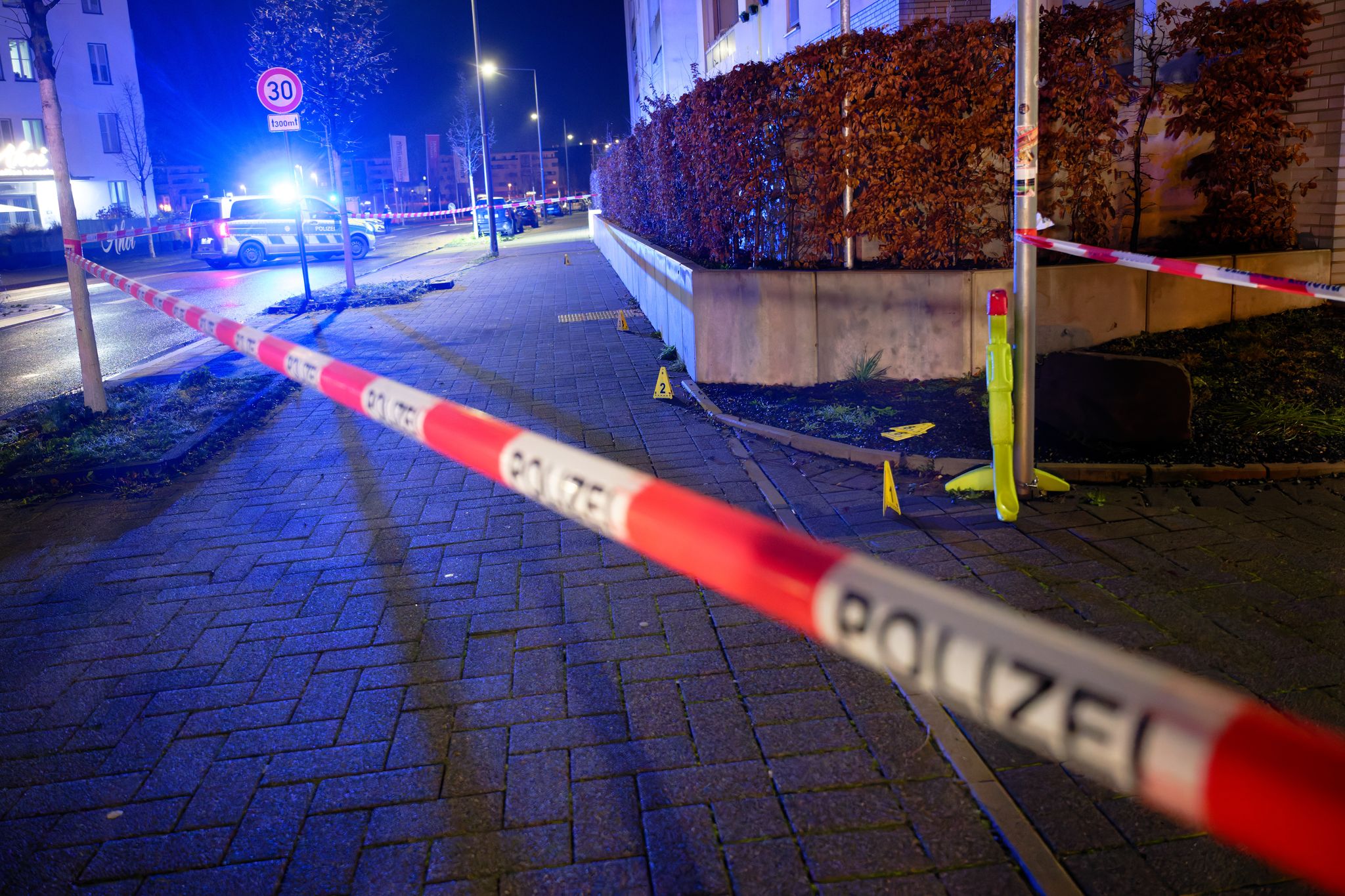 Zwei-Schwerverletzte-bei-Schusswechsel-in-K-ln-Mordkommission-ermittelt