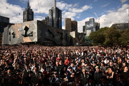 Melbourne: 374 Dudelsackspieler knacken Weltrekord