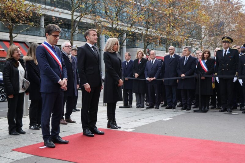 Präsident Macron wird an Gedenkveranstaltungen an allen Anschlagsorten teilnehmen.