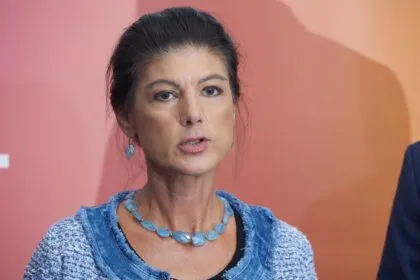 BSW-Chefin Wagenknecht gibt Vorsitz ab - bleibt aber in der Partei aktiv