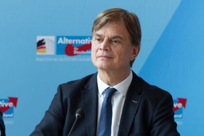 Ausgebranntes Auto von AfD-Politiker Baumann – Bekennerschreiben der Antifa