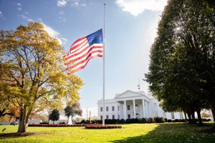 Längster „Shutdown“ der US-Regierung beendet: Trump unterzeichnet Übergangshaushalt