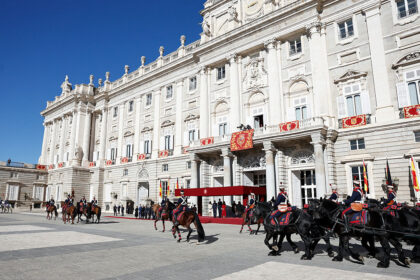 Mit militärischen Ehren empfangen: Steinmeier zu Staatsbesuch in Spanien
