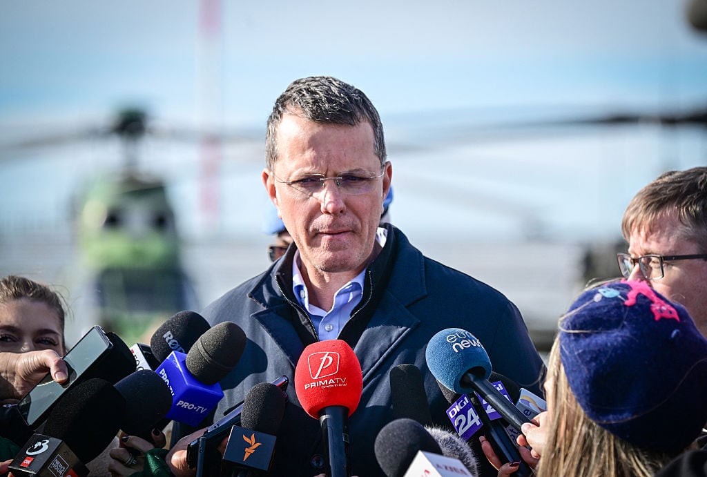 Rum-niens-Verteidigungsminister-tritt-nach-Fehler-im-Lebenslauf-zur-ck