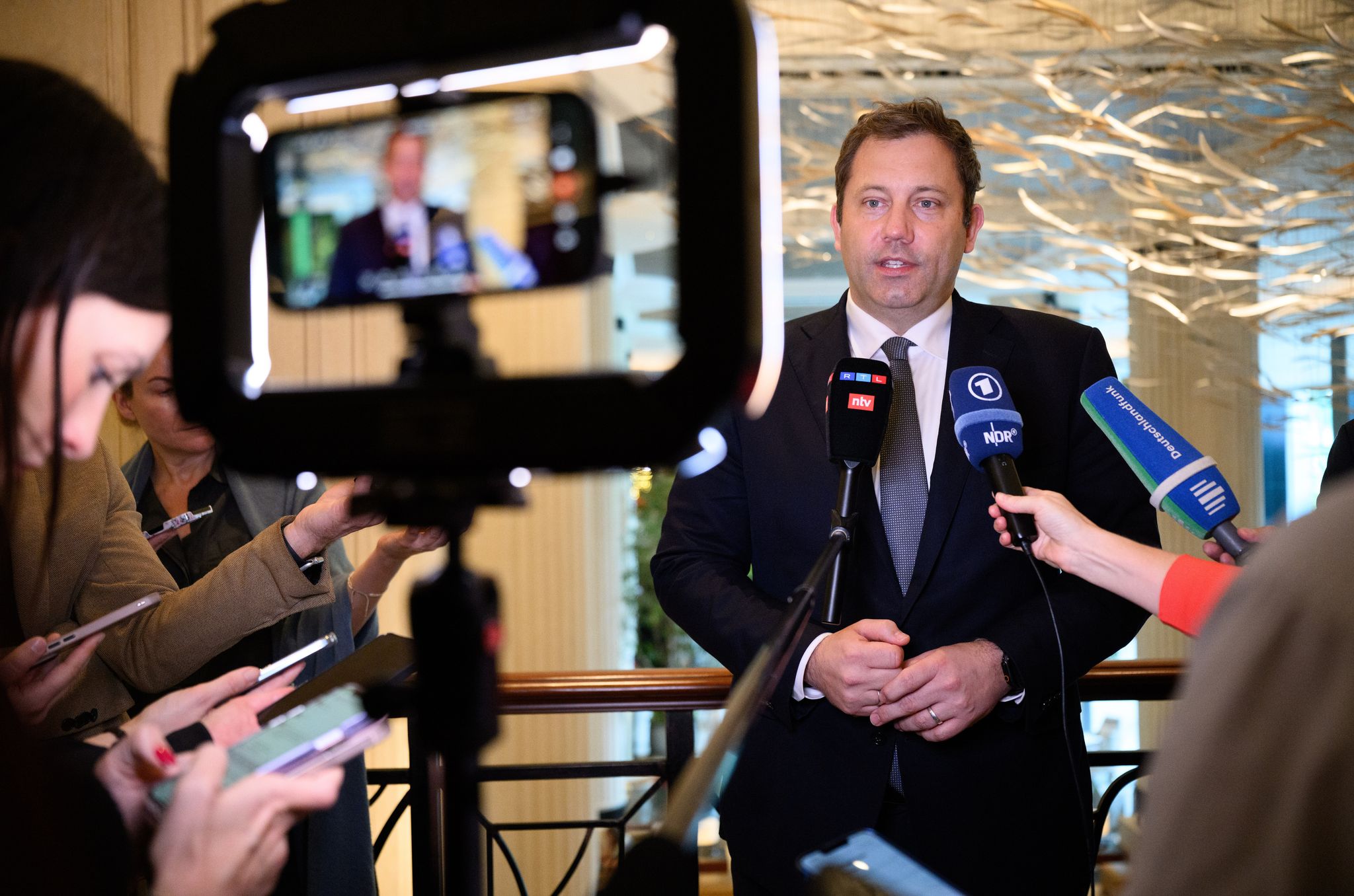 Minderheitsregierung-Klingbeil-reagiert-deutlich-auf-Union-Ger-chte