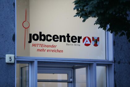 Arbeitslosigkeit im November leicht gesunken