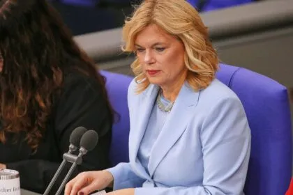 Israels Botschafter: Linker Antisemitismus gefährlicher als rechter - Klöckner warnt vor „kulturellem Rabatt“