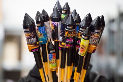 Hunderte Kilogramm illegaler Pyrotechnik bei Razzia in Berlin entdeckt