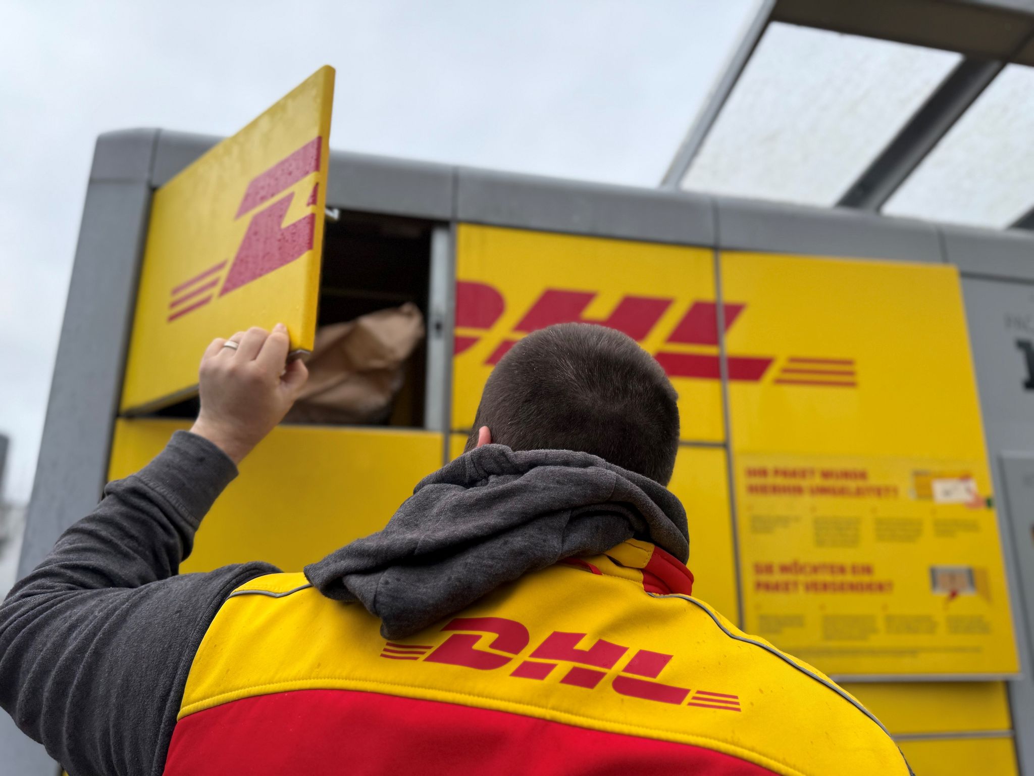 Neuer-Paket-Rekord-bei-DHL-am-Dienstag-12-4-Millionen-Sendungen-sortiert