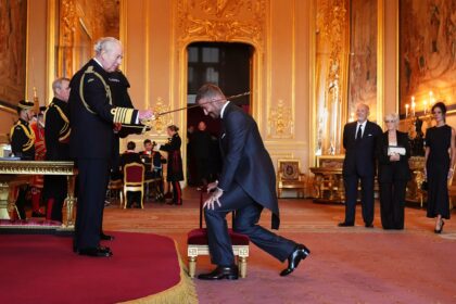 König ehrt Beckham im Schloss: Erhebt Euch, Sir David!
