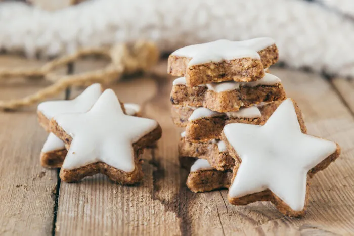 Zimtsterne sind einer der Klassiker unter den Weihnachtsplätzchen.