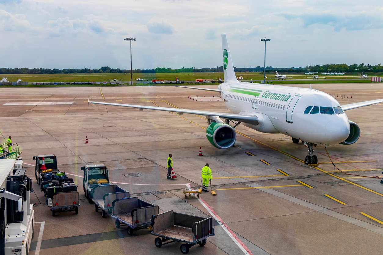 Mann-l-sst-Drohne-an-Bremer-Flughafen-steigen-Luftraumsperrung-und-Strafanzeige