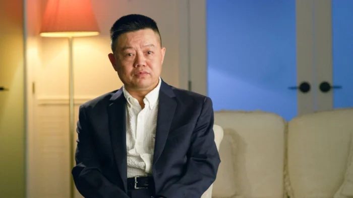 Zheng Zhi während eines Interviews in Toronto, Kanada, am 31. Juli 2023. Zheng ist einer von mehreren Zeugen, die seit 2006 gegenüber der Epoch Times aufgetreten sind, um die Praxis der Zwangsorganentnahmen durch das chinesische Regime offenzulegen. Yi Ling/The Epoch Times