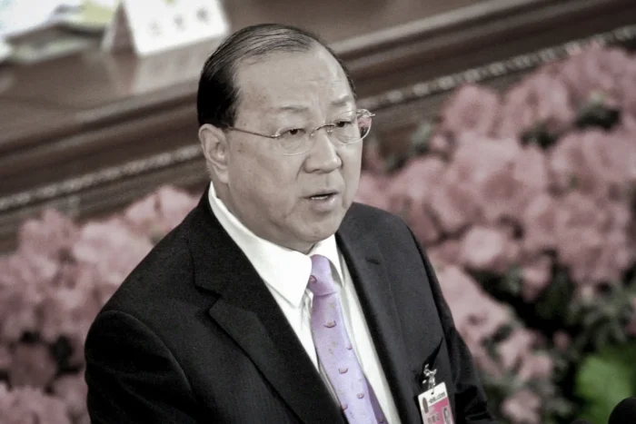 Der chinesische Finanzminister Jin Renqing spricht während des Nationalen Volkskongresses in der Großen Halle des Volkes in Peking am 8. März 2007. Ein inzwischen gelöschter Blogeintrag eines Freundes von 30 Jahren enthüllte, dass Jin eine Herztransplantation erhalten hatte. Teh Eng Koon/AFP via Getty Images